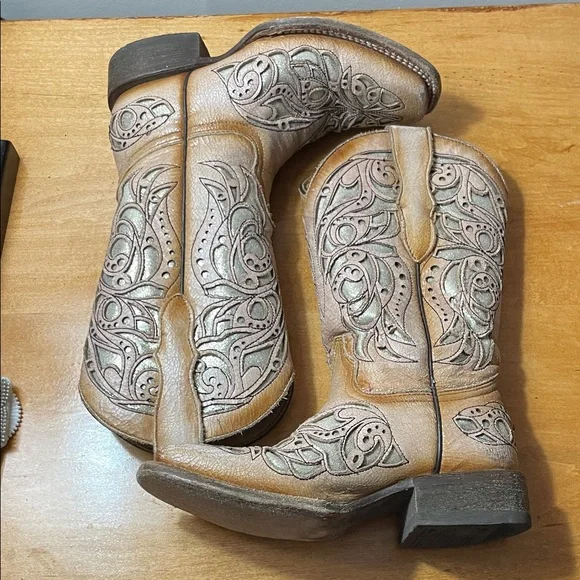 Kids Corral Shiny Inlay square toe Brown Western Boots. Size 1.5